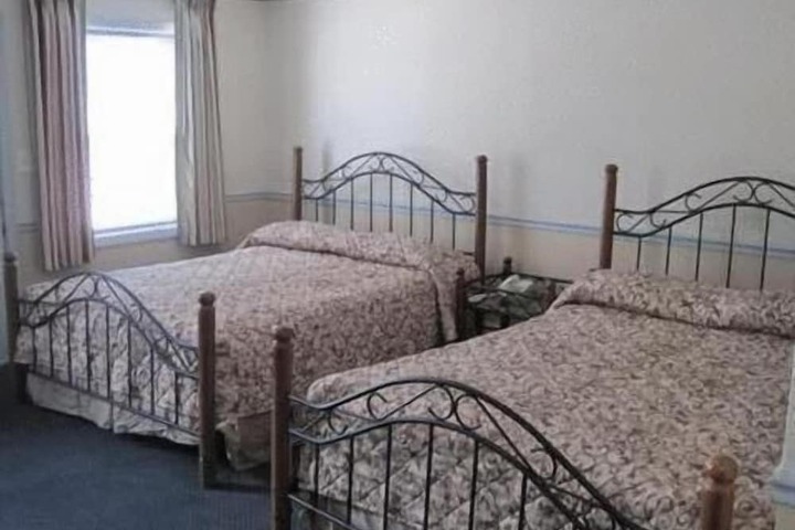 Room 4 of 11