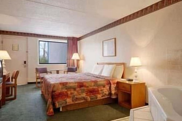 Room 6 of 15