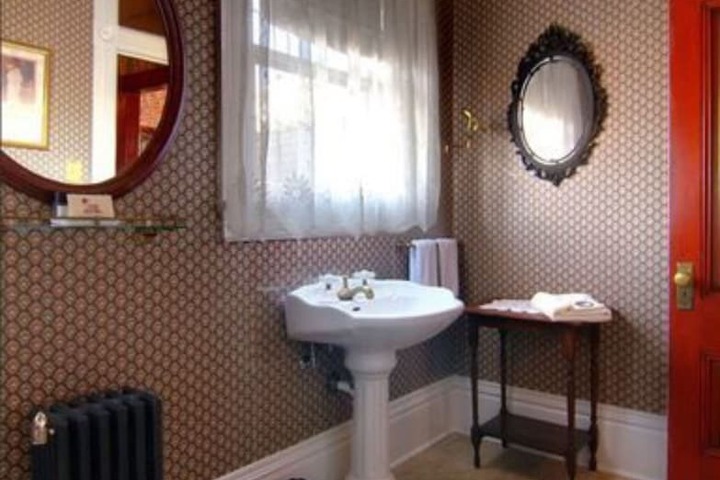 Gingerbread Mansion Inn