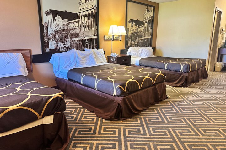 Super 8 by Wyndham Laurel