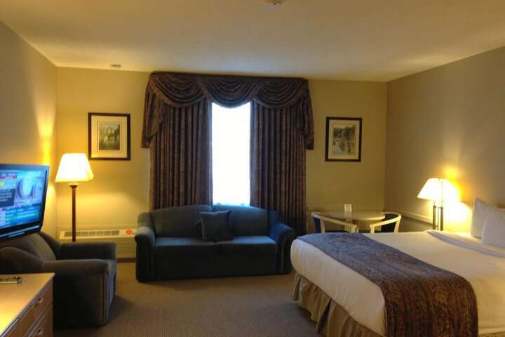 Petawawa River Inn and Suites