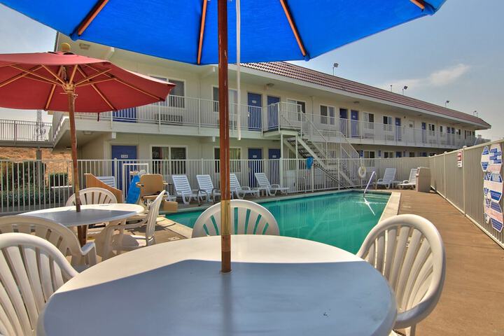 Pool 4 of 35