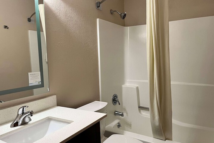 Super 8 by Wyndham Indianapolis / Emerson Ave
