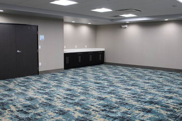 Holiday Inn Express & Suites Shawnee-Kansas City West by IHG