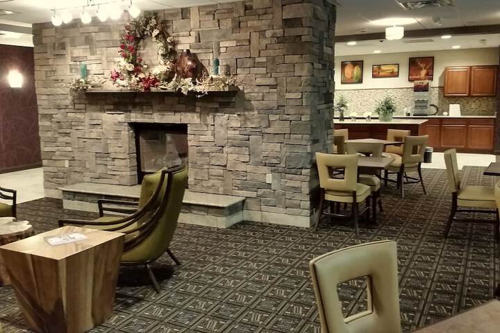 Wingate by Wyndham Elkins