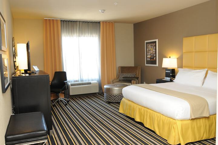 Room 10 of 33