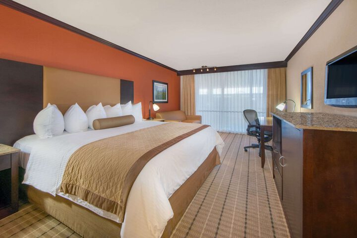Room 6 of 35