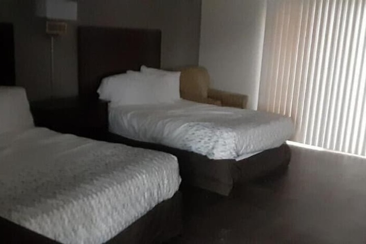 Room 10 of 37