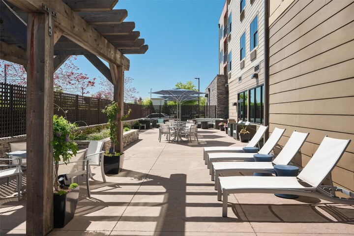 Best Western Premier Hotel at Fishers Landing