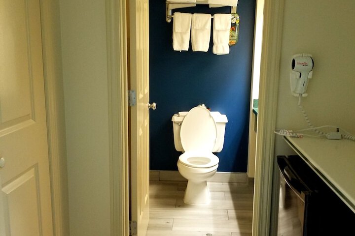 Room 52 of 103