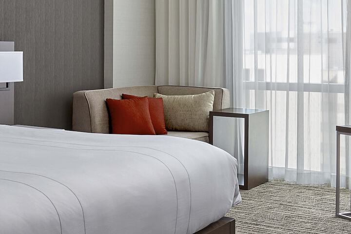 Calgary Airport Marriott In-Terminal Hotel