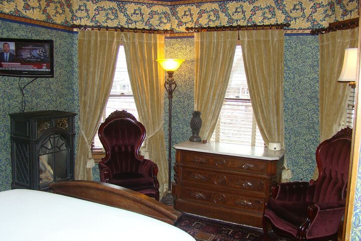 Room 38 of 84