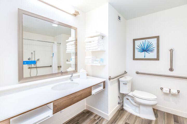 Hampton Inn & Suites Panama City Beach-Beachfront