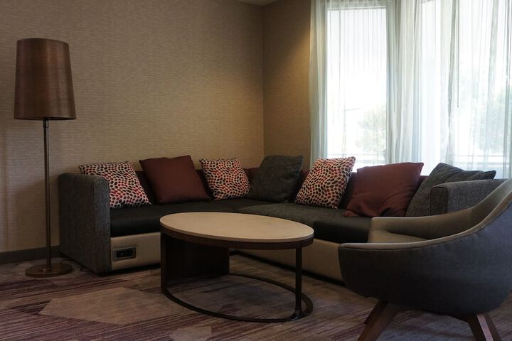 Lounge 80 of 100