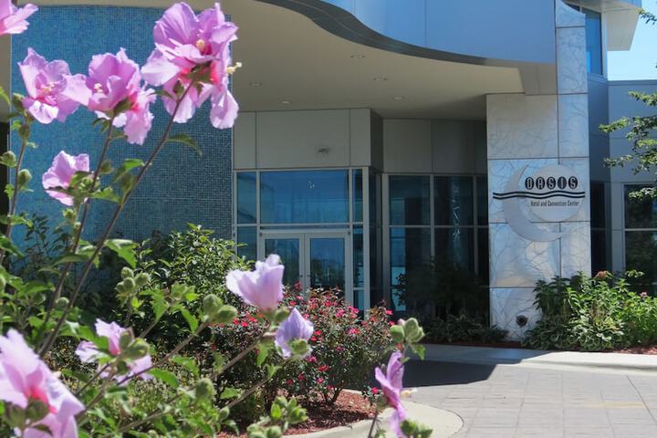 Oasis Hotel & Convention Center an Ascend Collection Hotel