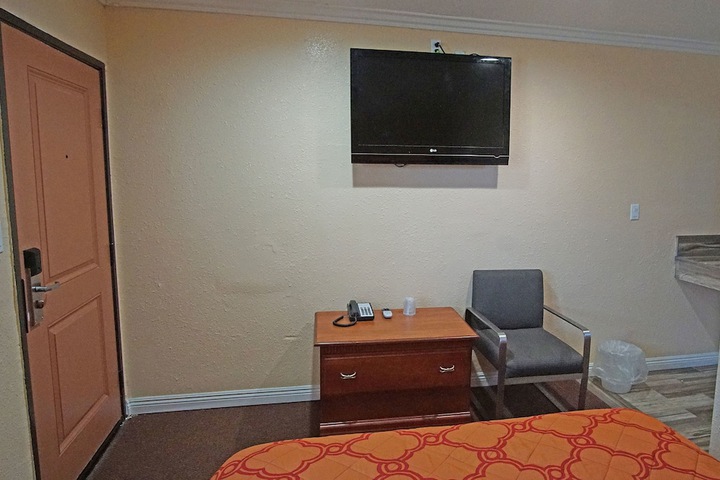 Room 25 of 29