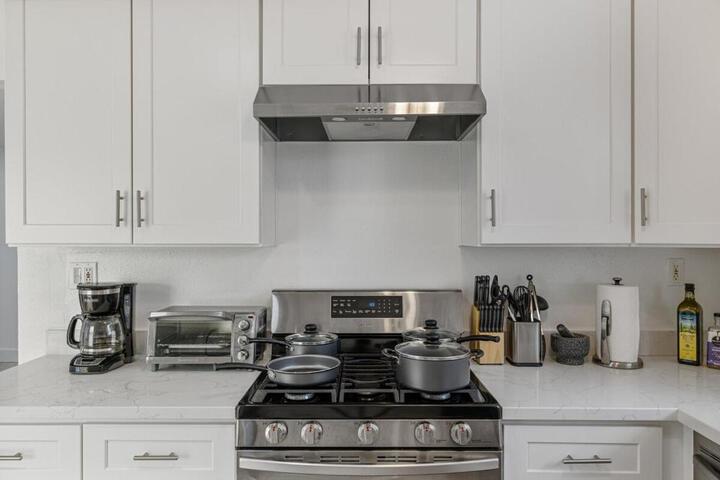 Molivu Homes 3BR - NewRemodel PetFriendly, Yard