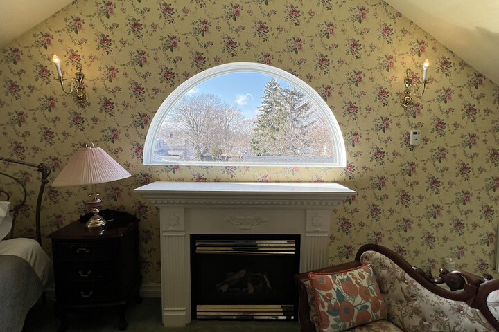 Room 11 of 32