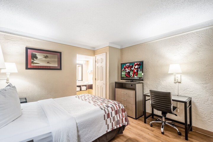 Room 17 of 36
