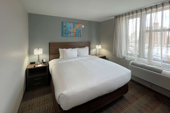 Room 5 of 28