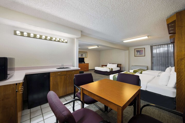Room 53 of 76