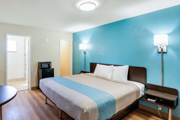 Room 8 of 26