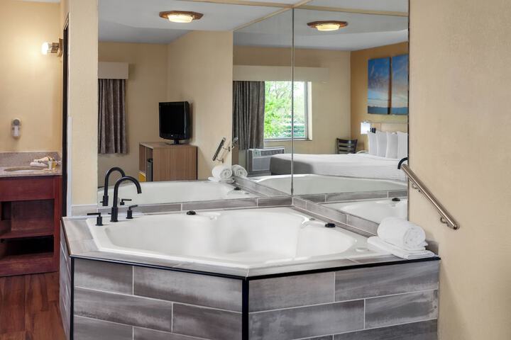 Hot Tub 50 of 56
