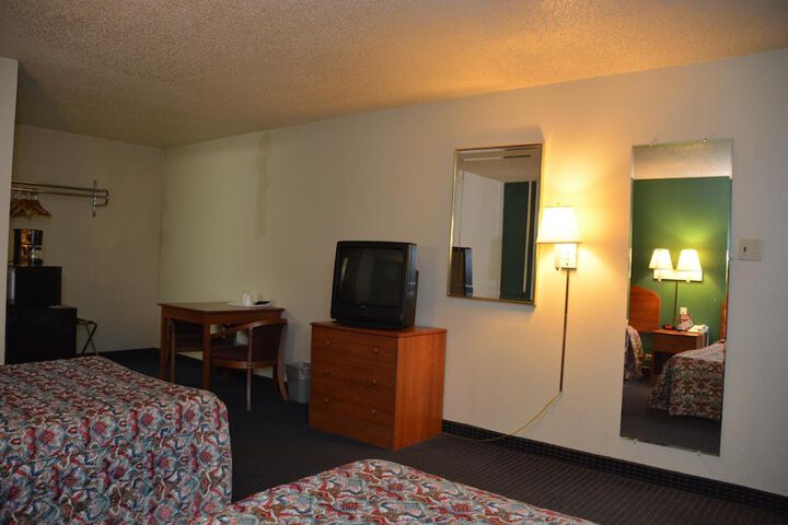 Room 9 of 34