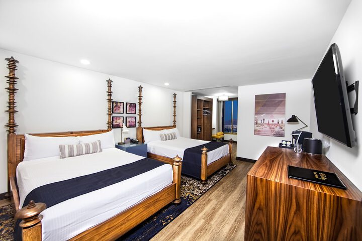 Room 28 of 60