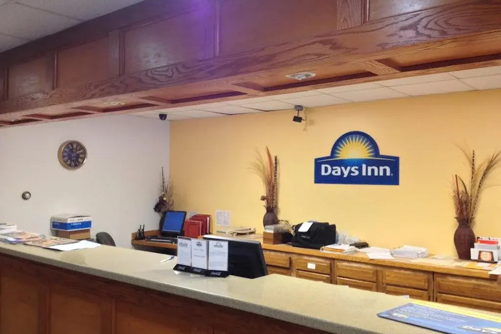 Travel Hotel & Suites