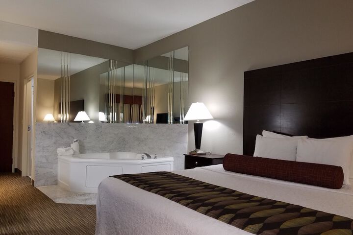 Room 8 of 16