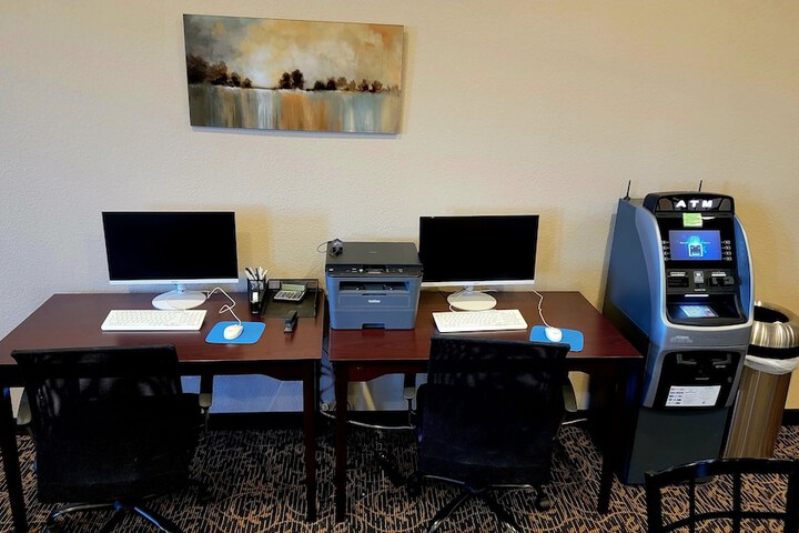 Business Center 67 of 69
