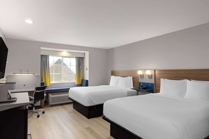 Microtel Inn & Suites by Wyndham Tracy
