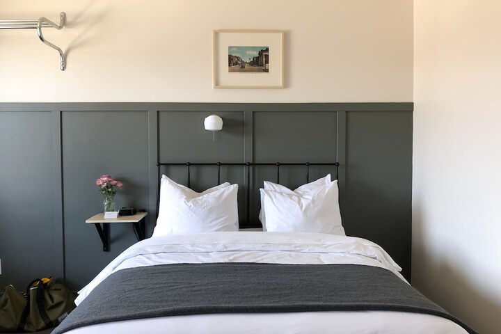 Room 30 of 34