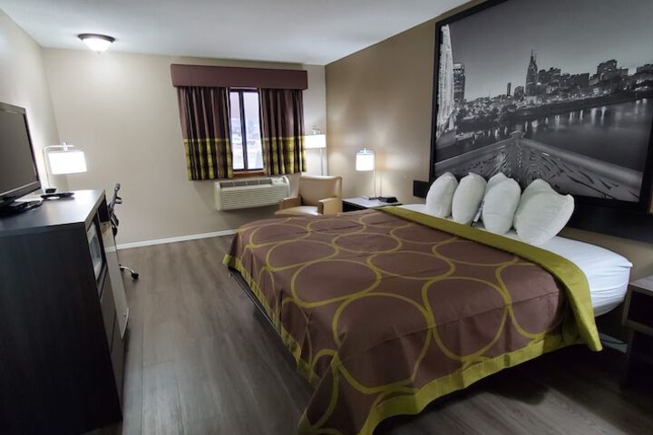 Super 8 by Wyndham Paris