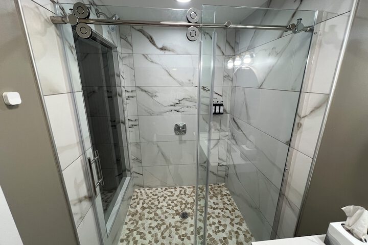 Lighthouse Inn & Suites