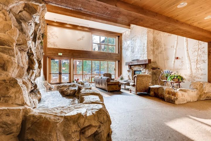 2 Bedroom Colorado Vacation Rental situated in River Run Village Steps from the Summit Express Gondola