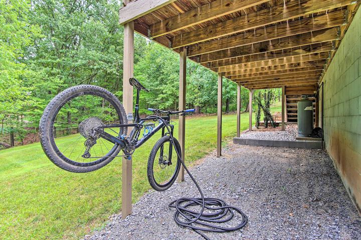 Bella Vista Home: Steps to Mountain Biking Trails!