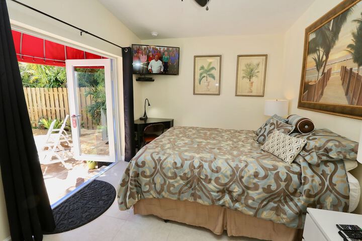Fantasy Island Inn – Caters to Men