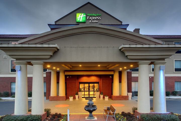 Holiday Inn Express & Suites Laurel by IHG