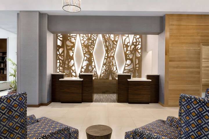 DoubleTree by Hilton Milwaukee - Brookfield