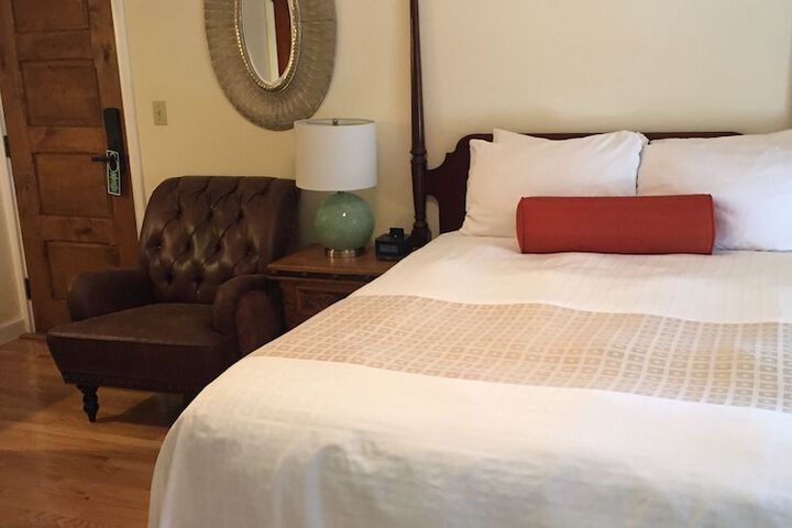 Room 65 of 221