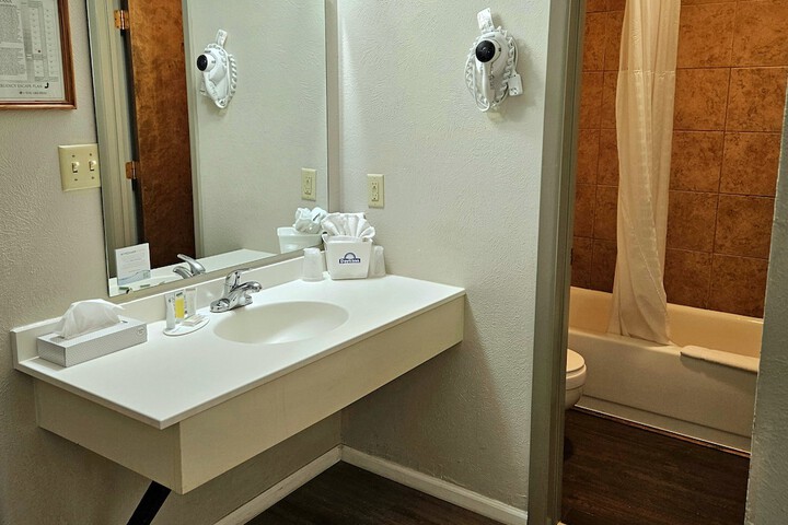 Days Inn and Suites by Wyndham Downtown Missoula-University