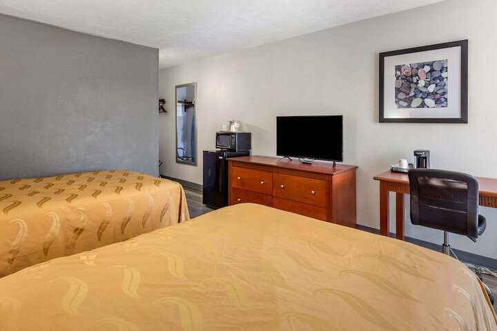 Room 17 of 38