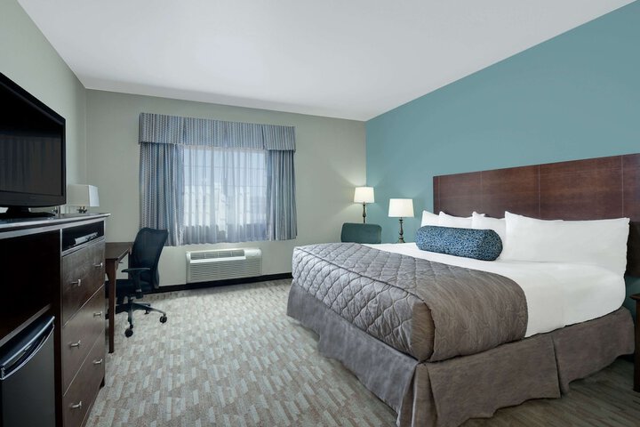 Baymont by Wyndham Minot