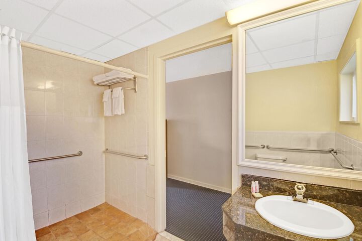 Room 7 of 16