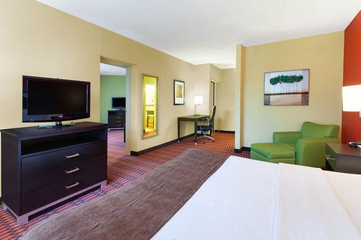 Room 33 of 42