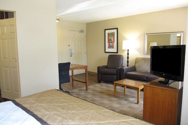 Room 11 of 28
