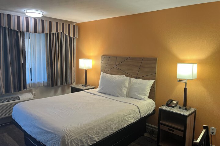 Howard Johnson by Wyndham Malden Boston Area
