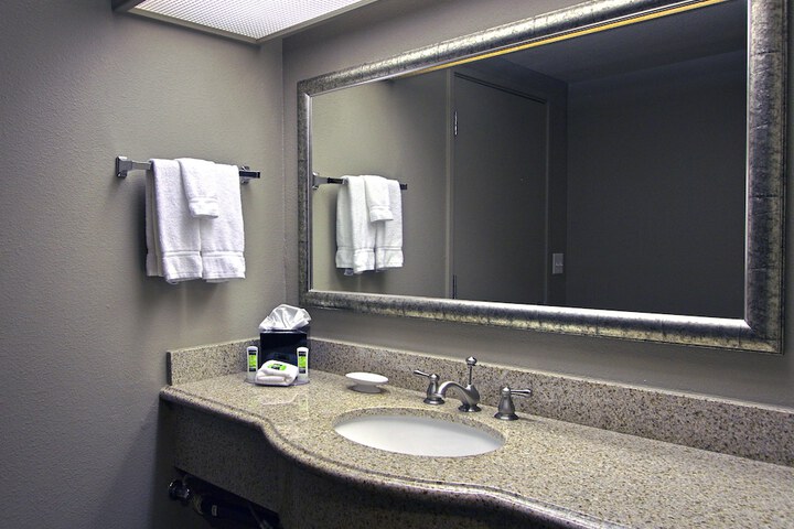 Executive Inn & Suites Embarcadero Cove